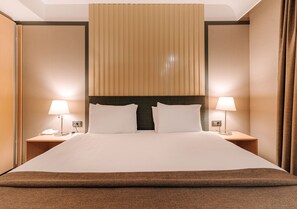 King Suit | Sengetøy av topp kvalitet, dundyner, minibar og safe på rommet