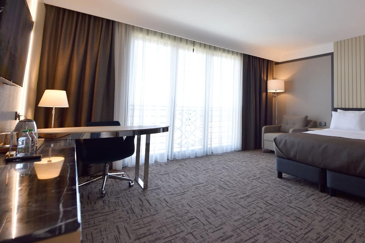 Standard Room, Sea View | Premium bedding, down comforters, minibar, in-room safe