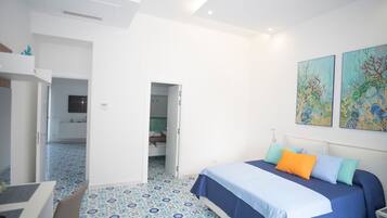 2 habitaciones, tabla de planchar con plancha, internet y ropa de cama