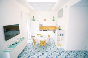 Fridge, oven, stovetop, dishwasher - SORRENTO MARINA GRANDE APPARTAMENTO 2/6 PERSONE FRONTE MARE (Sorrento)