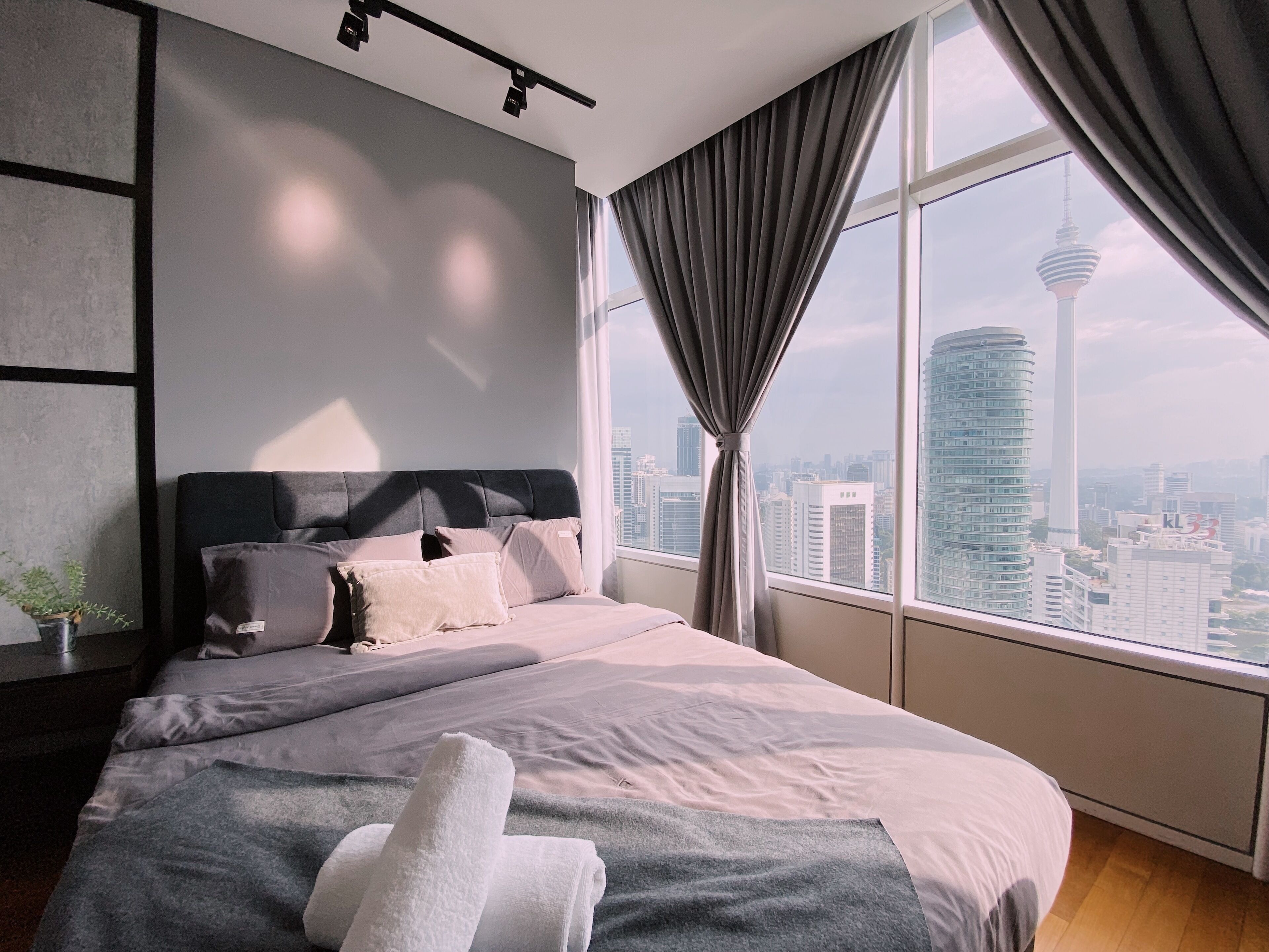 Individually decorated, free WiFi, bed sheets