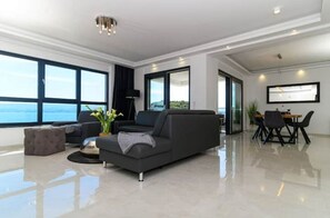 TV connectée, table de tennis de table