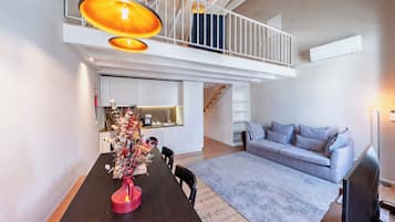 Porto Vitoria 5 | Living area | Flat-screen TV, printers