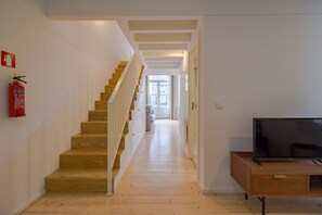 Porto Vitoria 5 | Living area | Flat-screen TV, printers - Porto Vitoria Apartments (Porto)