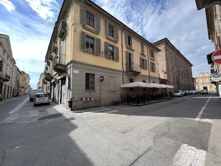 Exterior. Studio apartment in the center