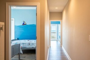 5 bedrooms, iron/ironing board, free WiFi, bed sheets
