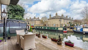 Apartment | Outdoor dining