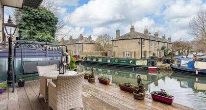 Hertford - Sleeps 2 - 92 Walking Score - Garden