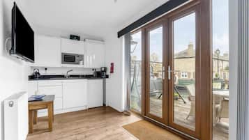 Apartment | Private kitchen | Fridge, microwave, oven, stovetop