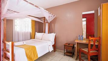 Standard Double Room | Desk, free WiFi, bed sheets