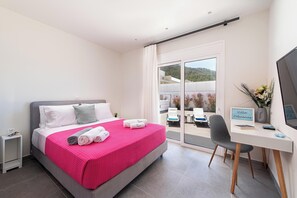 5 bedrooms, in-room safe, iron/ironing board, travel cot