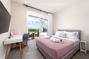 5 bedrooms, in-room safe, iron/ironing board, travel crib