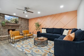 TV connectée, cheminée, baby-foot, table de tennis de table