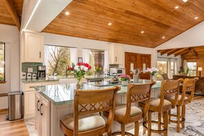 Fridge, microwave, oven, stovetop - Sunset Retreat- TWO houses with hot tub, firepit, multiple kitchens, sleeps 20! (Coarsegold)