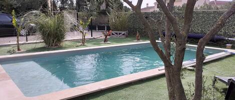 حمّام سباحة خارجي