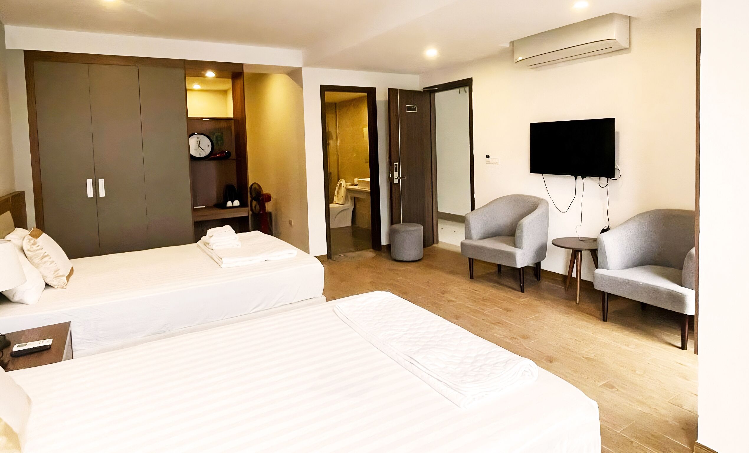 Deluxe Double Room | Premium bedding, pillowtop beds, desk, free WiFi