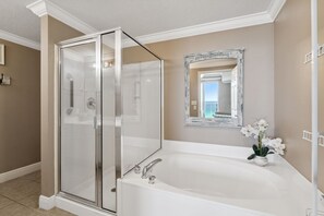 Bathtub, towels