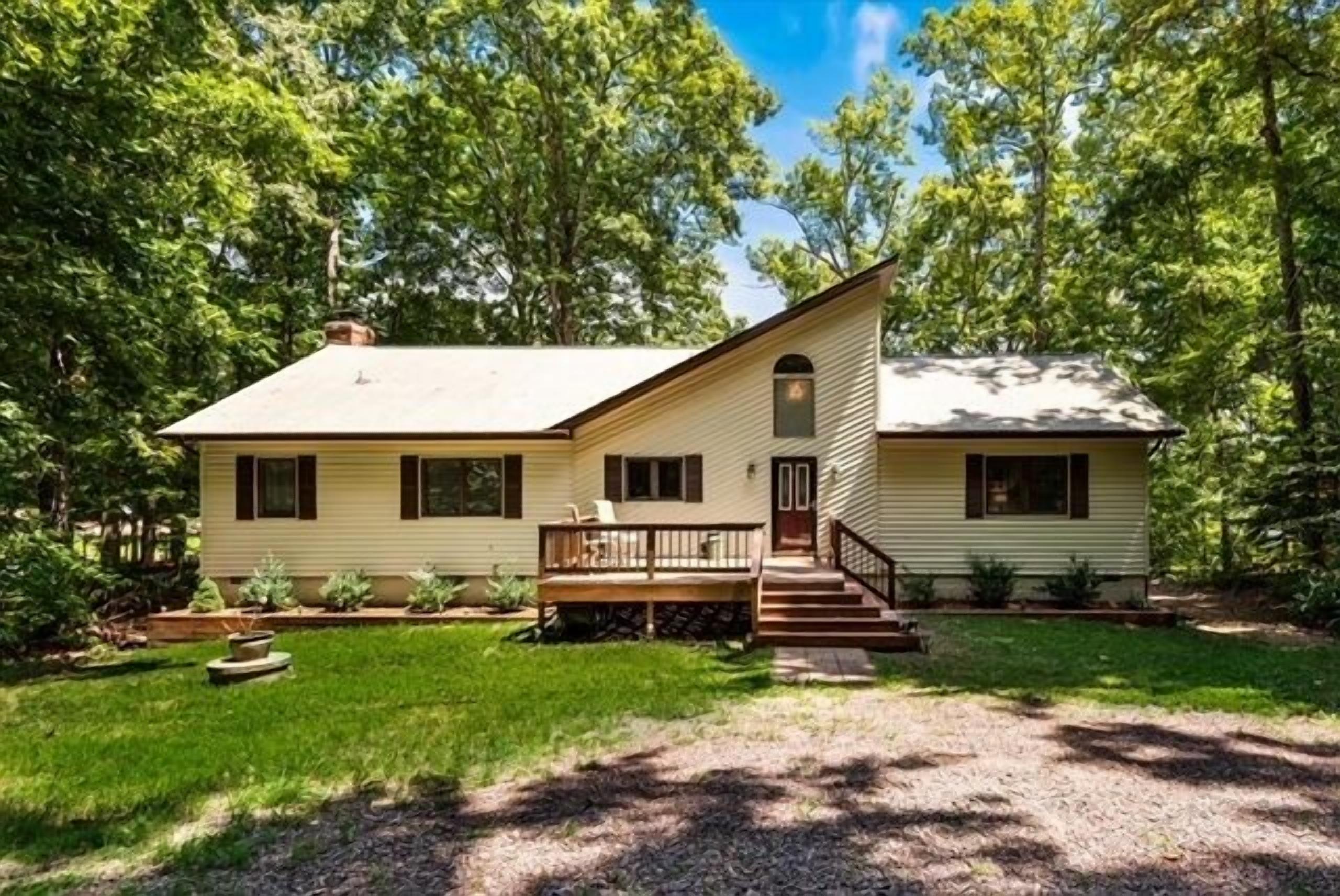 Lakeside Dreams - Shared waterfront home, Perfect Getaway, Firepit, and More!