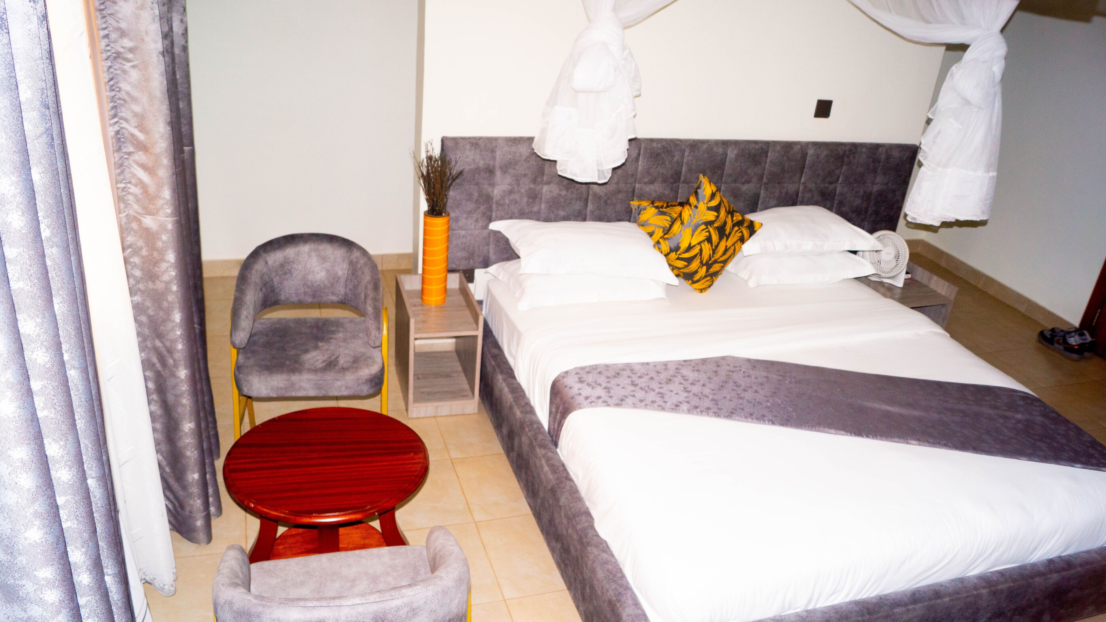 Habitación Confort | Ropa de cama de alta calidad, minibar, caja fuerte