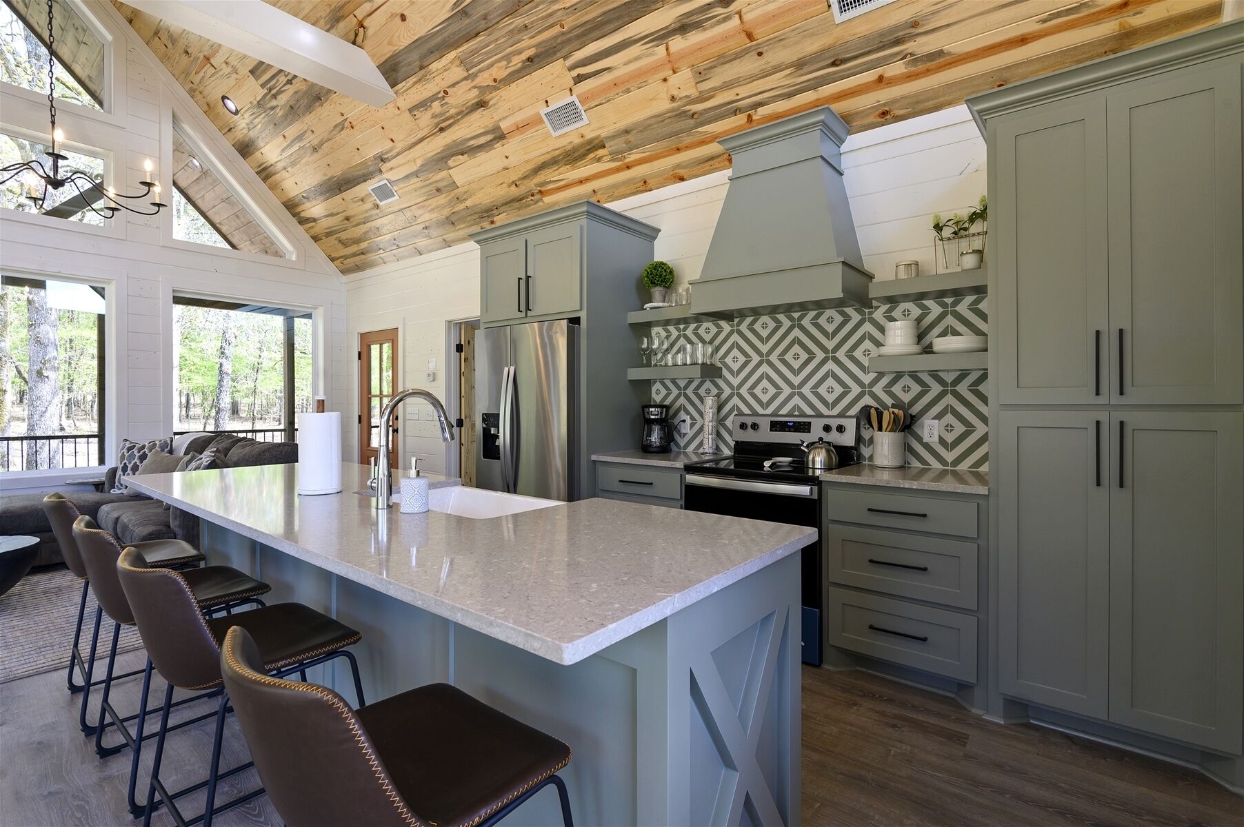 Kiss Me Goodnight|Romantic|Hot Tub