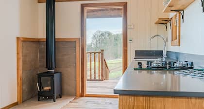 Betty Shepherd's Hut - sleeps 2 guests in 1 bedroom