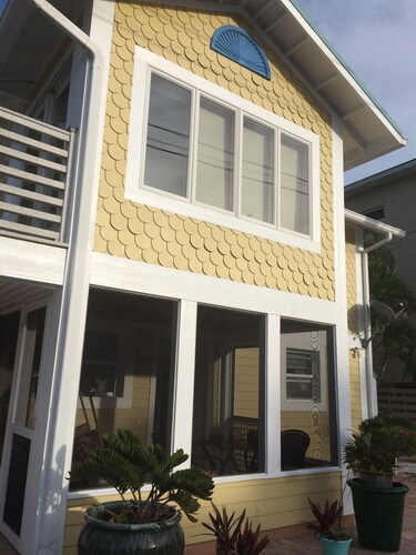 Beach on the Boulevard; White Sandy beach steps away