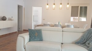 TV, fireplace, ping pong - Luxurious villa situated on walking distance of the gastronomique village  (Alhaurín el Grande)