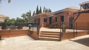 Terrace/patio - Luxurious villa situated on walking distance of the gastronomique village  (Alhaurín el Grande)