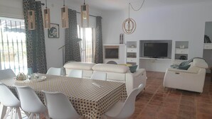 Dining - Luxurious villa situated on walking distance of the gastronomique village  (Alhaurín el Grande)