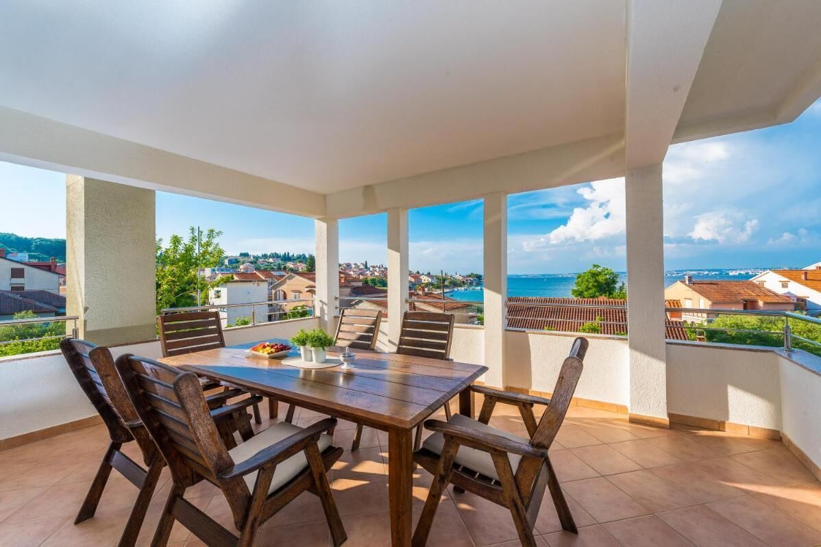 Apartamento, 3 quartos, sacada, vista para o jardim | Opções para refeição ao ar livre