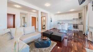 อพาร์ทเมนท์, 3 ห้องนอน, ระเบียง, วิวสวน | บริเวณนั่งเล่น