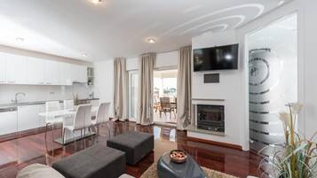 Apartment, 3 Schlafzimmer, Balkon, Gartenblick | Wohnbereich