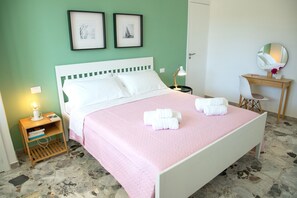 2 bedrooms, desk, iron/ironing board, travel crib - Villa Ravanica ( Melina ) with pool 400m from the beach (Marina di Ragusa)