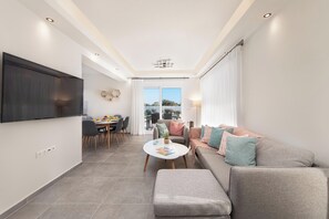 Smart TV, table tennis