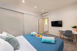 5 bedrooms, in-room safe, iron/ironing board, travel cot