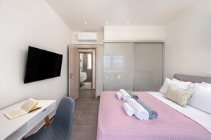 5 bedrooms, in-room safe, iron/ironing board, travel crib