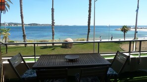 تناول الطعام بالخارج