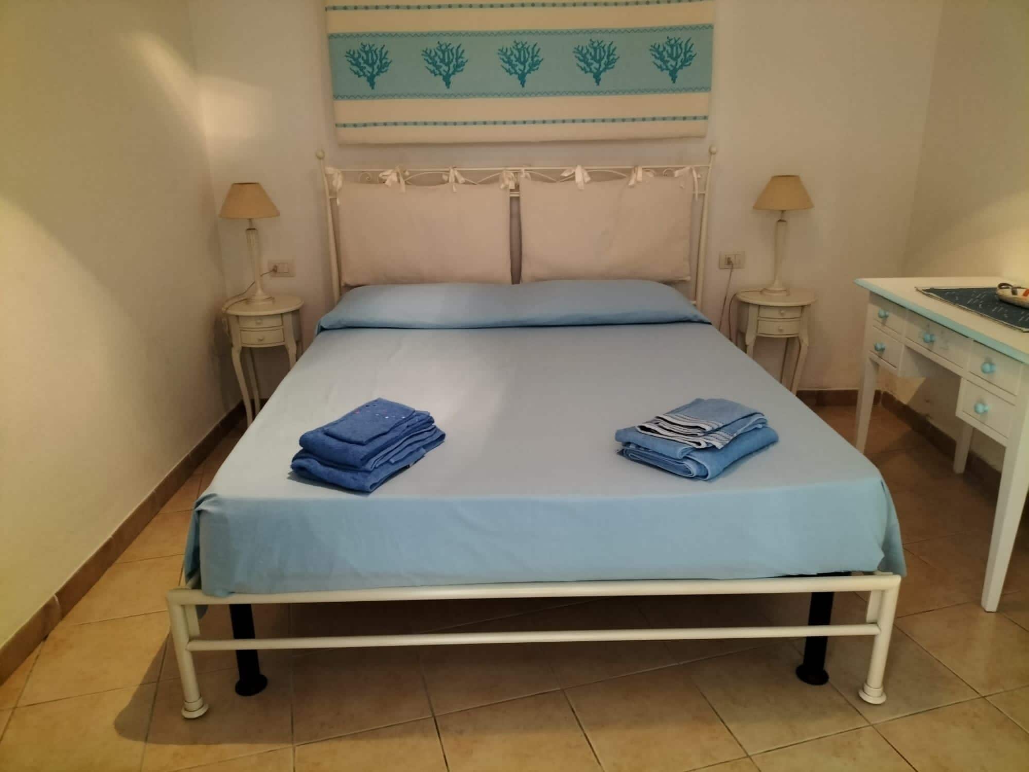 2 bedrooms, bed sheets