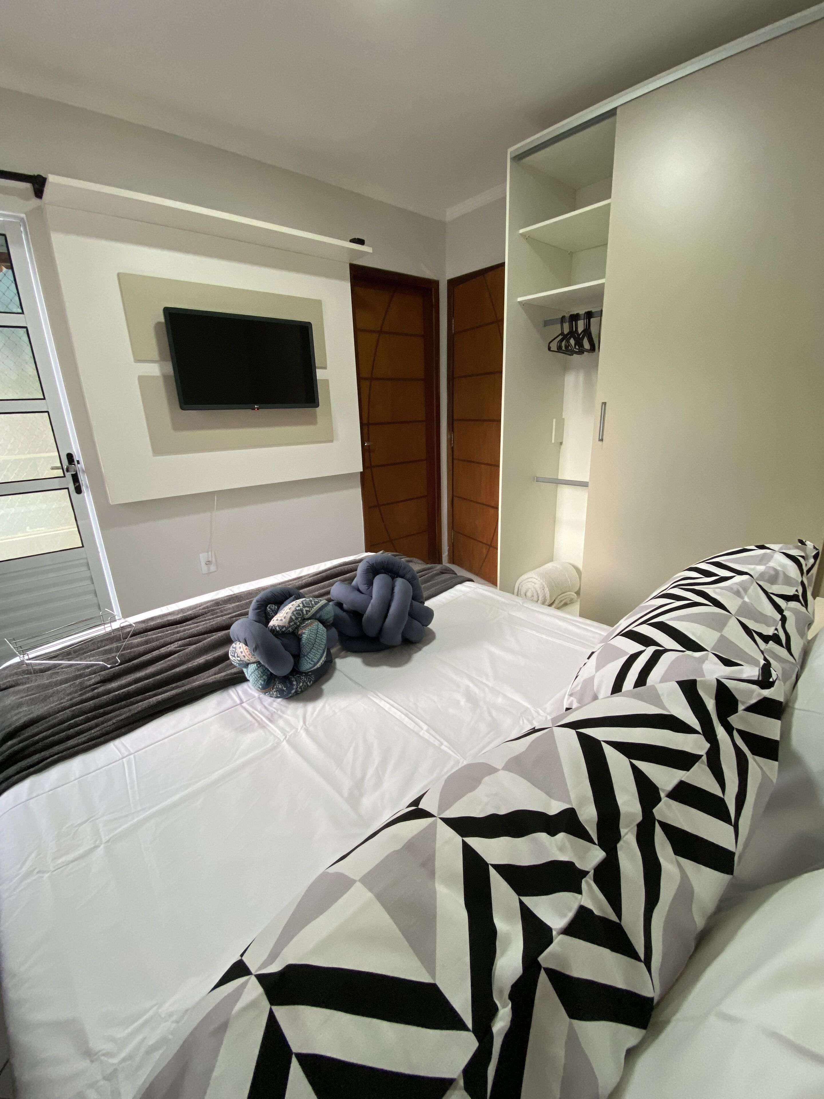 Cozy townhouse well located with air in all rooms