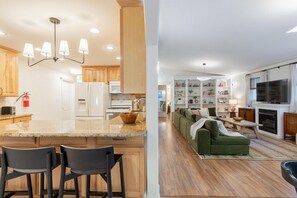 Interior - Elegant Pool House in Cape May- 12 people (Cape May)