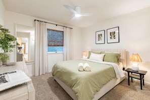 4 bedrooms, desk, iron/ironing board, WiFi - Elegant Pool House in Cape May- 12 people (Cape May)