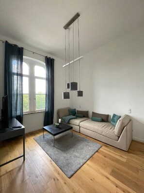 Smart TV, libri, impianto stereo