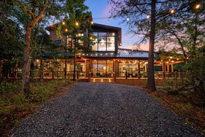 Exterior - Sky's The Limit in Hochatown/Broken Bow,OK (Broken Bow)