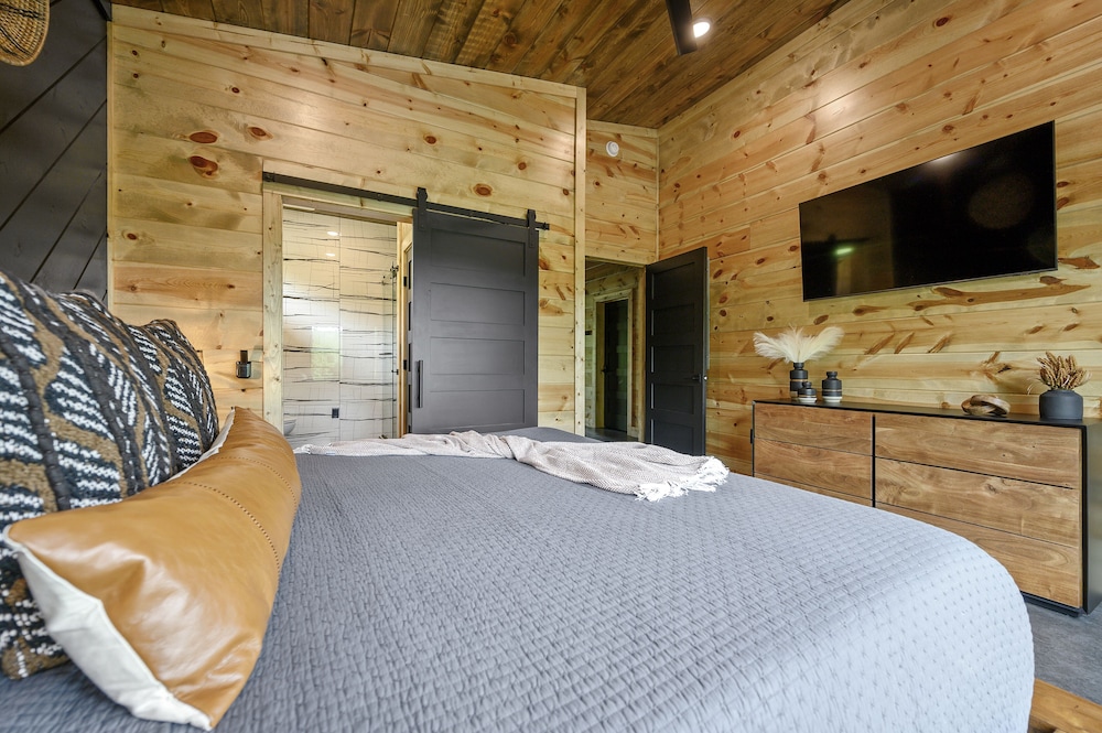 Cozy Hochatown Cabin with Hot Tub and Lakeside Views Hochatown Vrbo