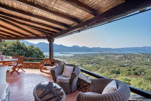 Outdoor dining - Bellavista Apartment by Wonderful Italy (Porto Rotondo)