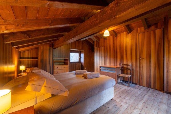 1 slaapkamer, een strijkplank/strijkijzer, gratis wifi, beddengoed