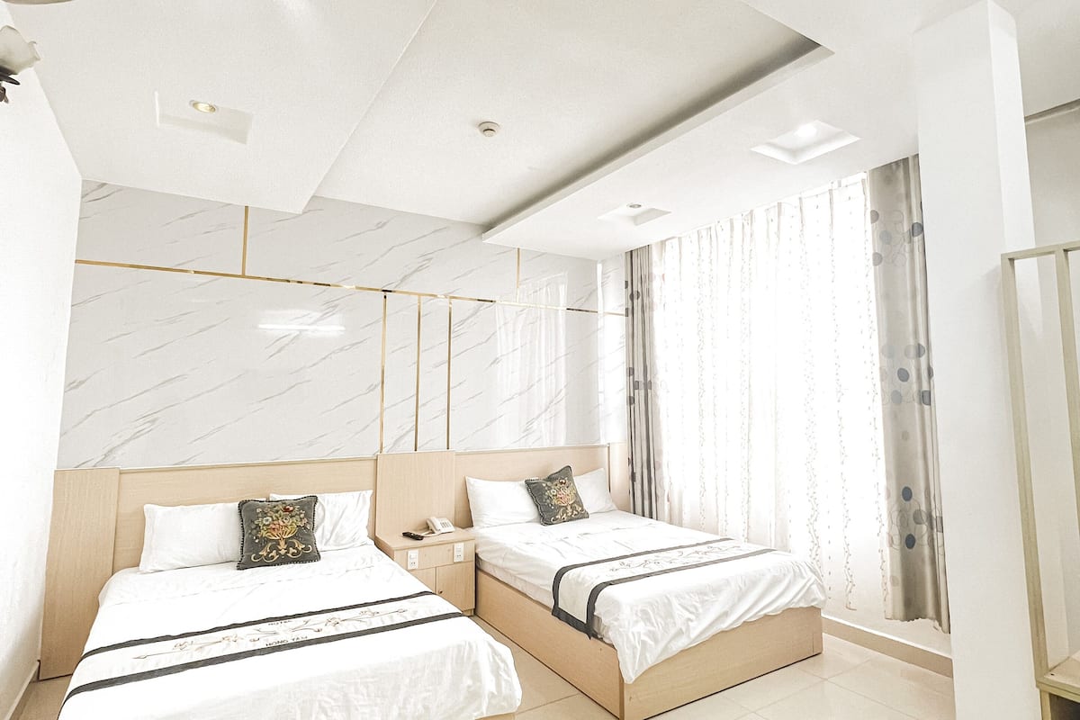 Minibar, individually decorated, individually furnished, desk