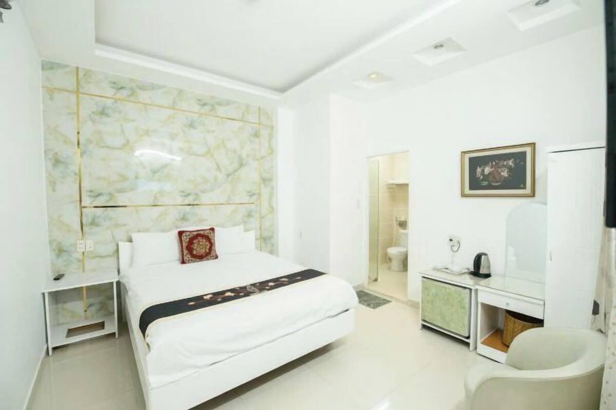 Minibar, desk, free WiFi, individually decorated