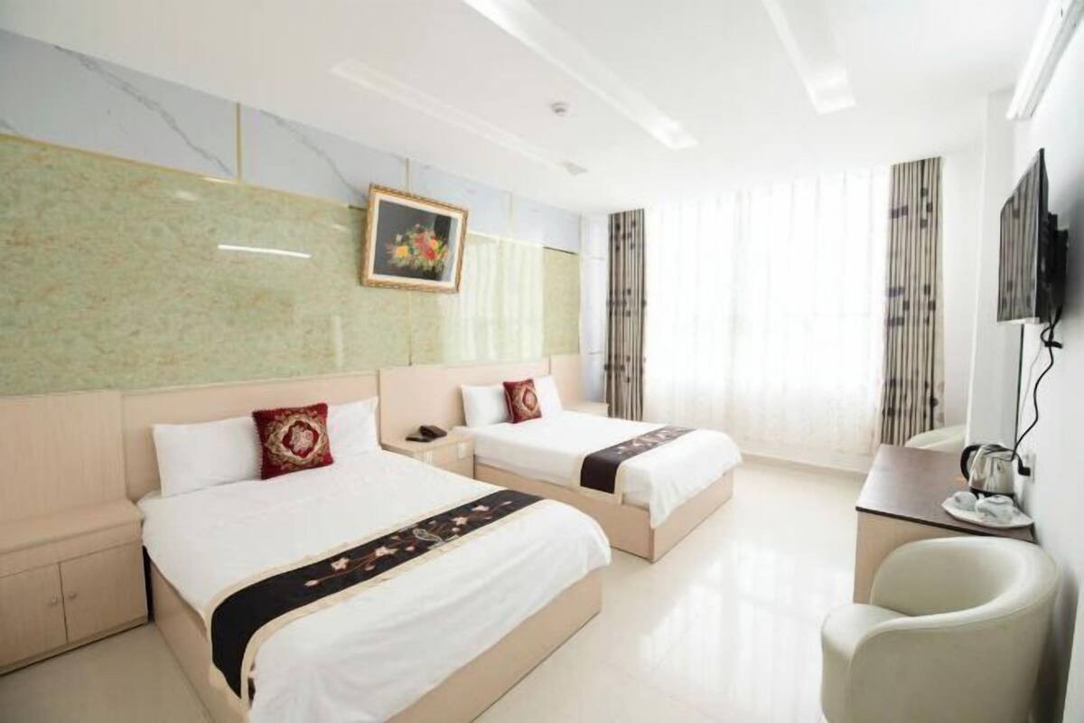 Minibar, desk, free WiFi, individually decorated