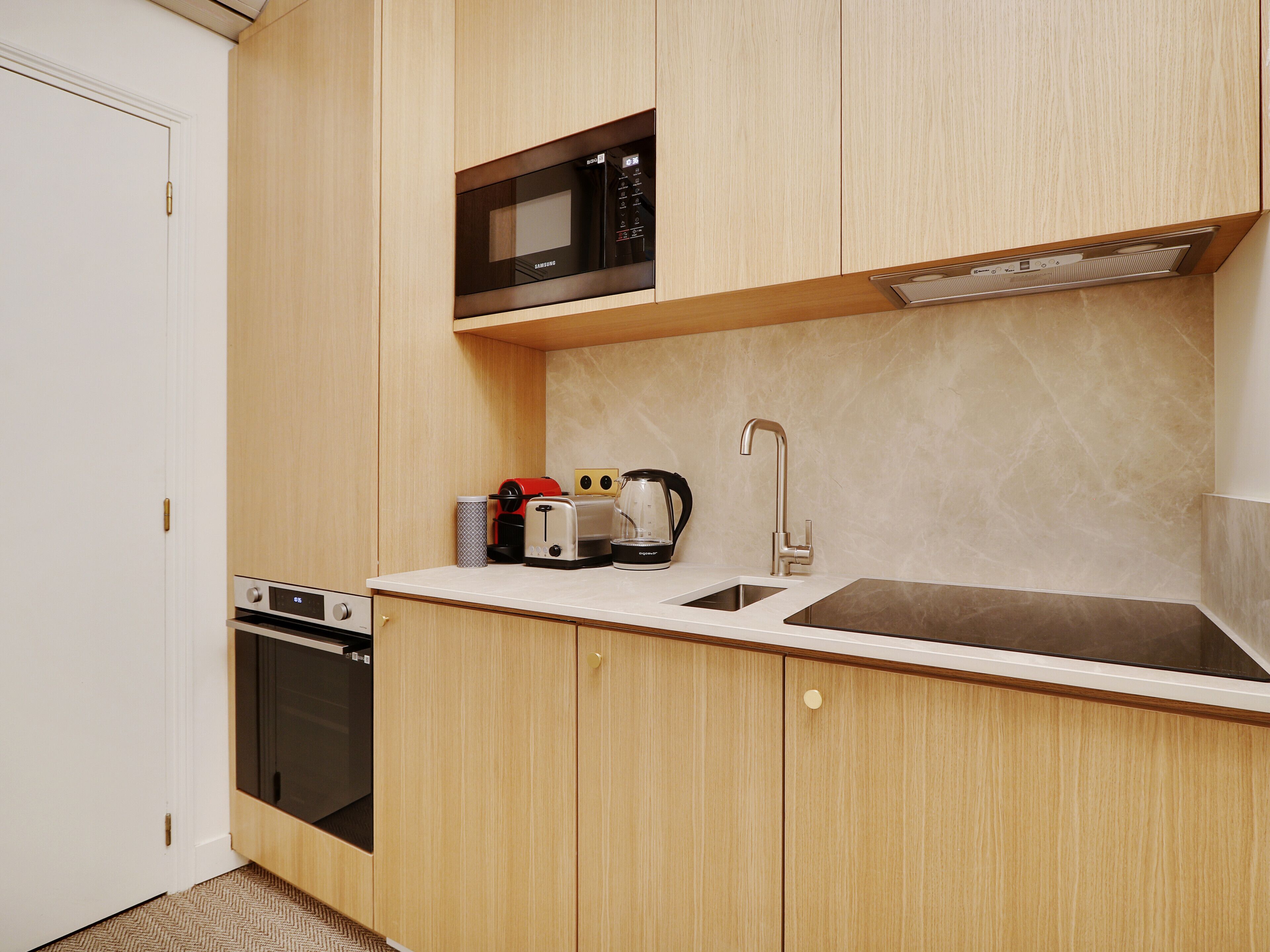 A Refined Studio in Louvre